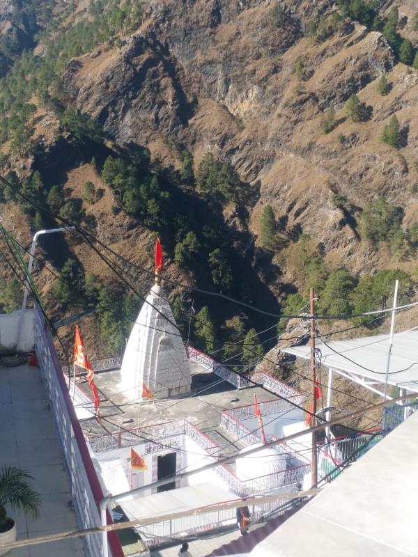 अाज अभी अभी संध्याकालीन मां के भवन पर सोहने सुंदर मौसम के नज़ारे।। ।। जय माता दी जी ।।