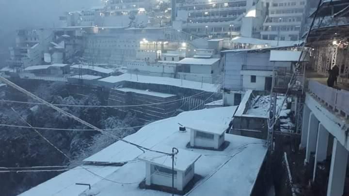 Glimpses from Bhawan Shri Mata Vaishno Devi after it receives snowfall on 05/01/2019...🙏🏻🙏🏻Jai Mata Di🙏🏻🙏🏻