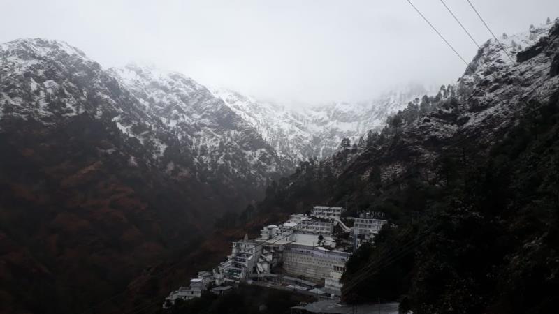 Fresh snowfall started at Bhawan Shri Mata Vaishno Devi on 12/12/2018...Jai Mata Dii