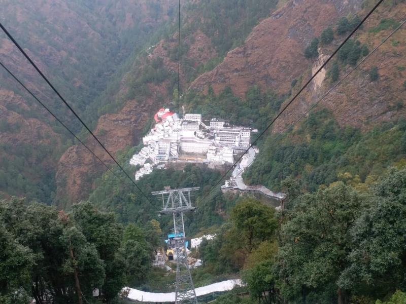 अाज अभी अभी संध्याकालीन मां के भवन पर सोहने सुंदर मौसम के नज़ारे।। ।। जय माता दी जी ।।
