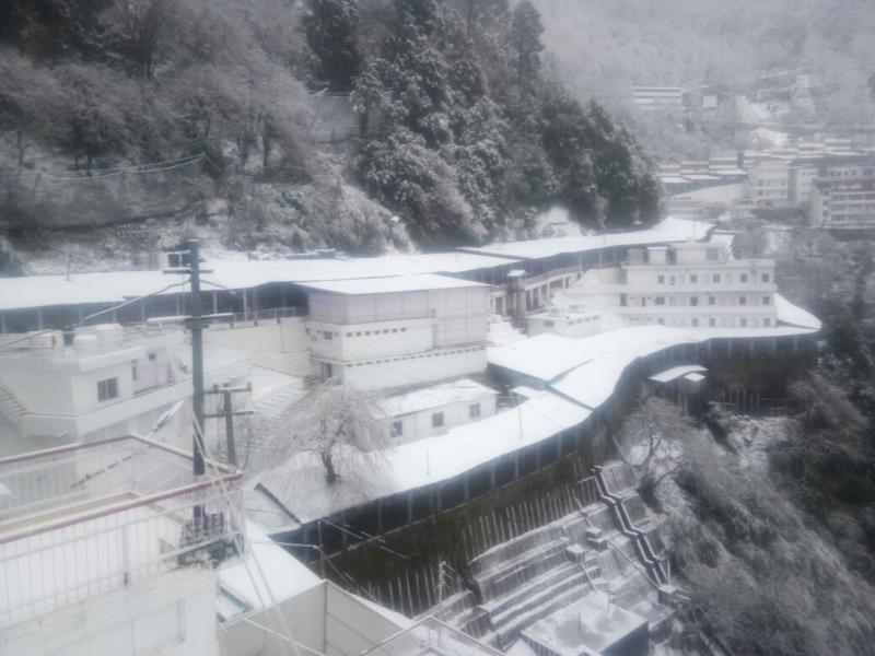 Fresh snowfall started at Bhawan Shri Mata Vaishno Devi