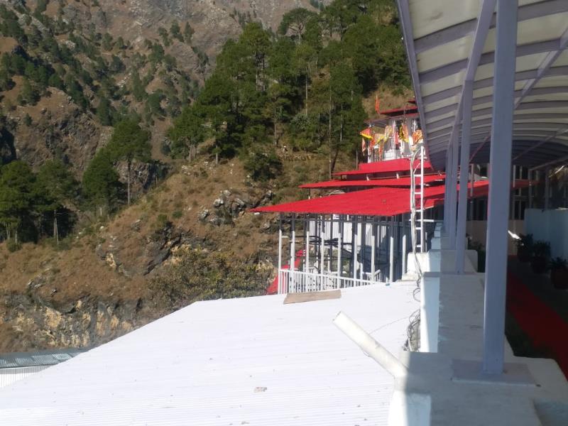 अाज अभी अभी संध्याकालीन मां के भवन पर सोहने सुंदर मौसम के नज़ारे।। ।। जय माता दी जी ।।