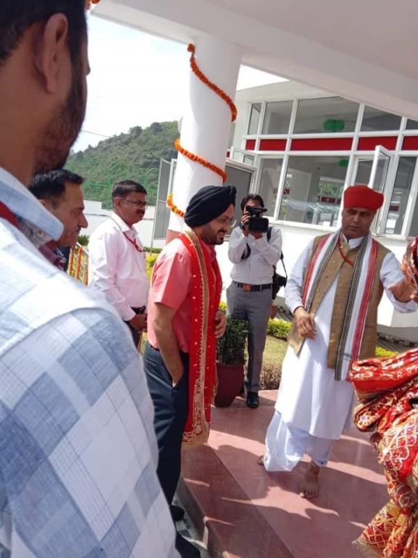 Shri Mata Vaishno Devi Shrine Board Katra started a free Langar for Vaishno Devi pilgrams on picturesque Tarakote Marg (new route) between Katra- Adhkuwari. This facility will be available to the pilgrims 24X7. 🙏🏻Jai mata di 🙏🏻